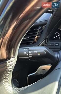 Седан Lexus LS 2018 в 