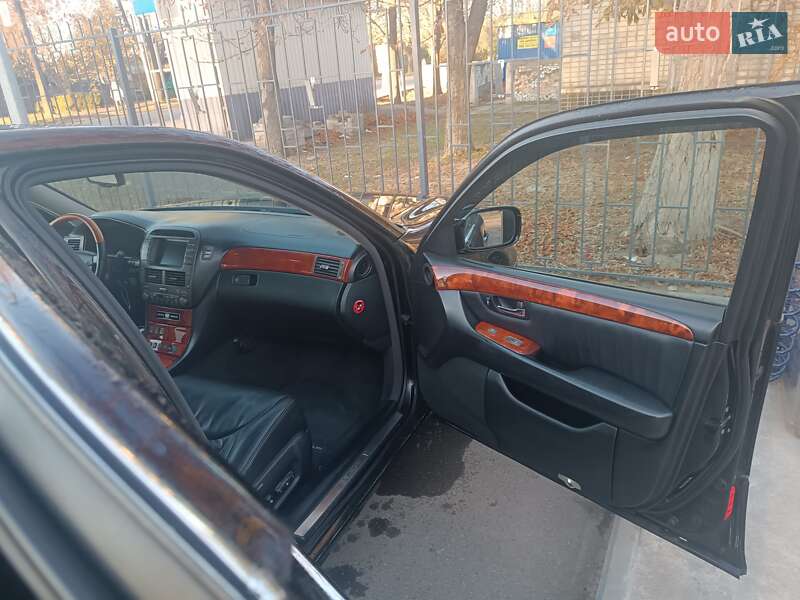 Седан Lexus LS 2004 в Кривому Розі
