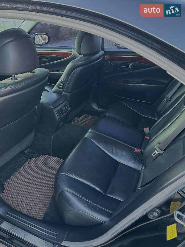 Седан Lexus LS 2008 в Виннице