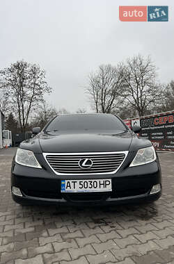 Седан Lexus LS 2007 в Бурштині