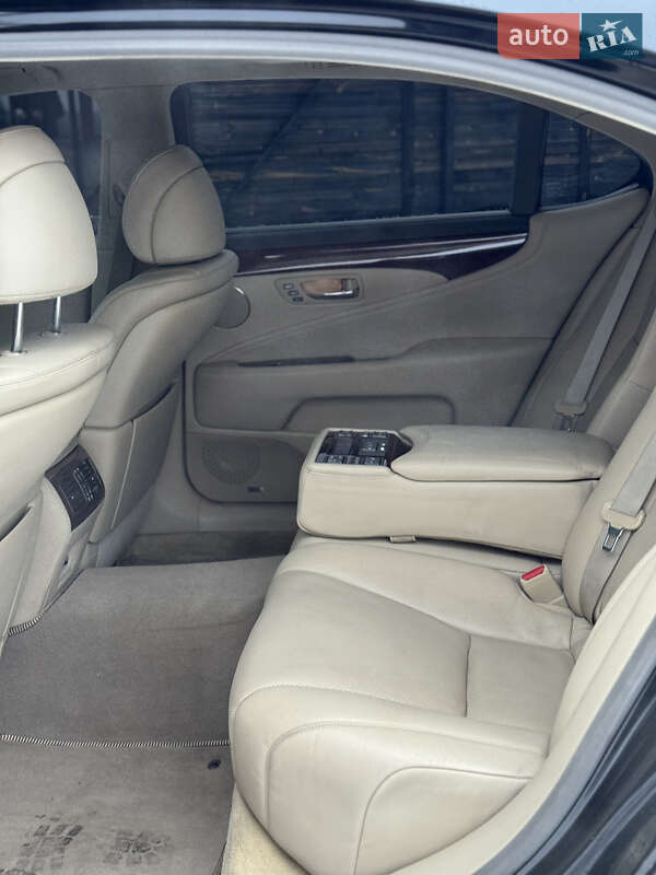 Седан Lexus LS 2007 в 