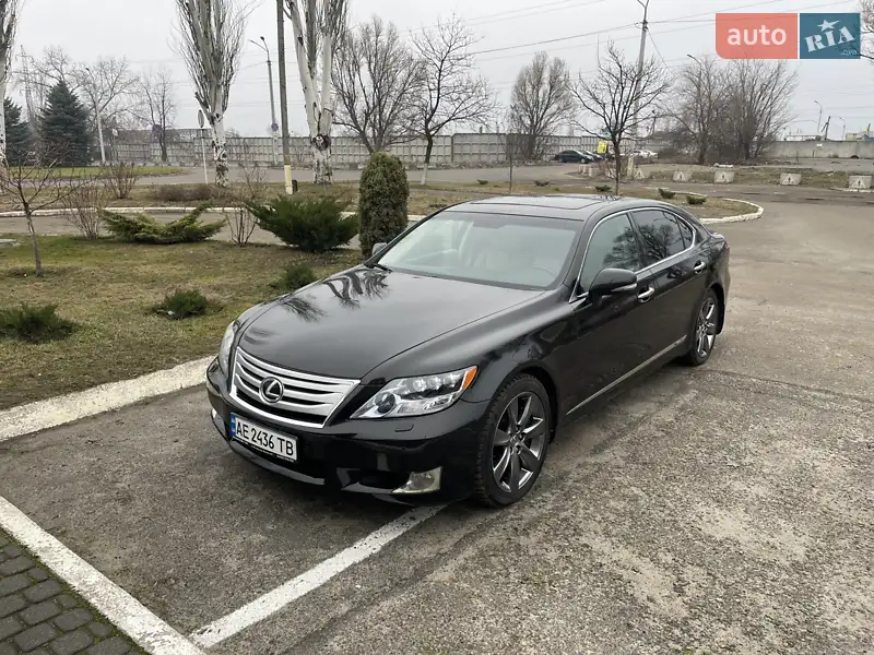 Lexus LS