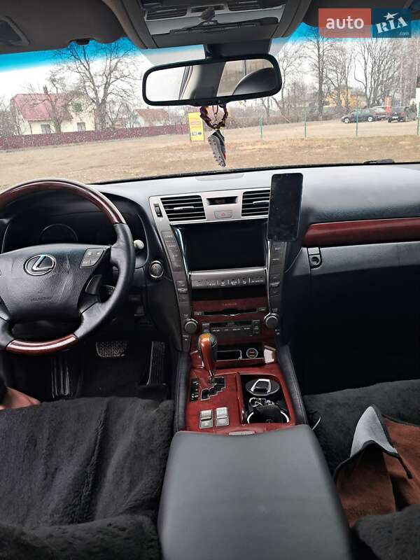 Седан Lexus LS 2007 в Черновцах