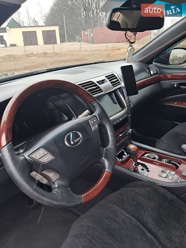 Седан Lexus LS 2007 в Черновцах