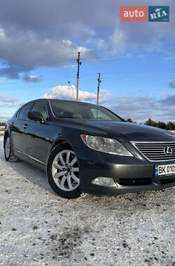 Седан Lexus LS 2007 в Вараше