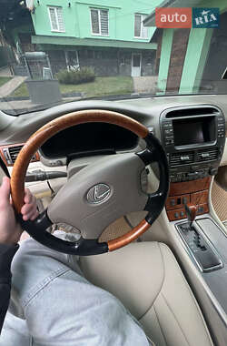 Седан Lexus LS 2001 в 