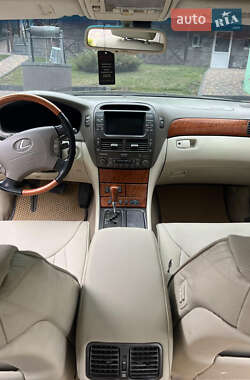 Седан Lexus LS 2001 в 