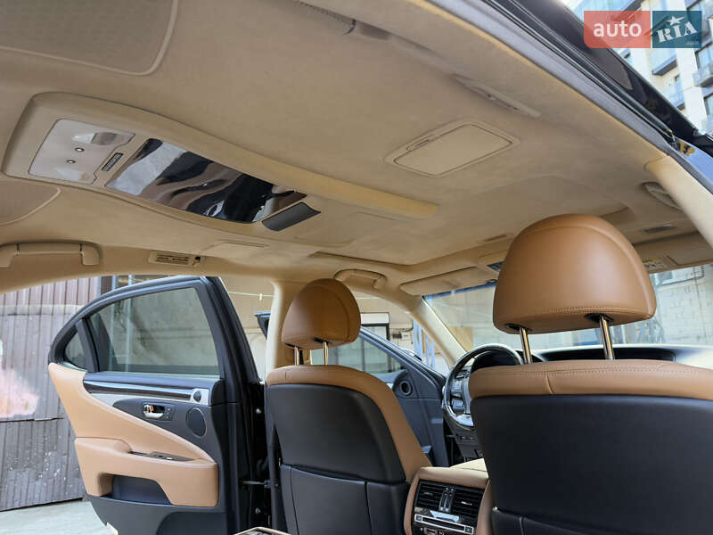 Седан Lexus LS 2012 в Умани