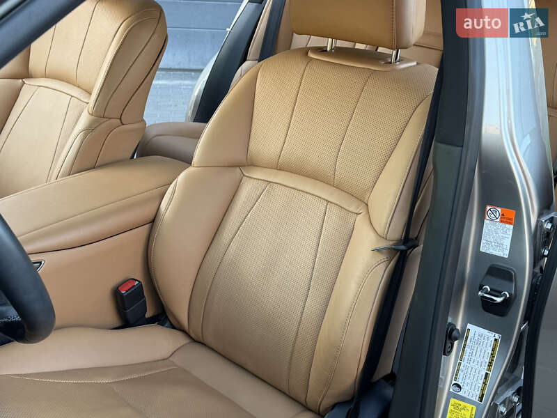 Седан Lexus LS 2022 в Ровно