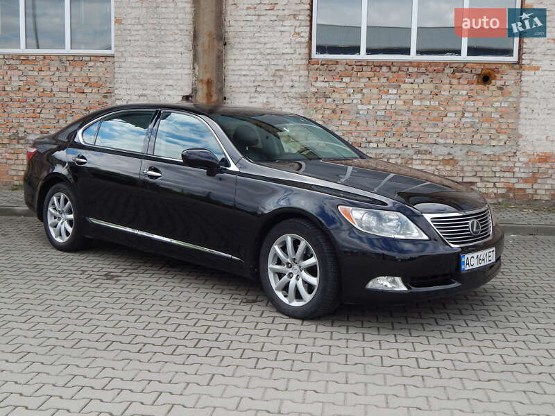 Седан Lexus LS 2007 в Нововолынске