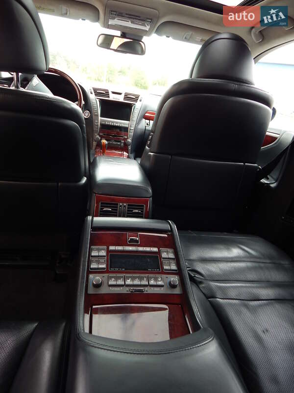 Седан Lexus LS 2007 в Нововолынске