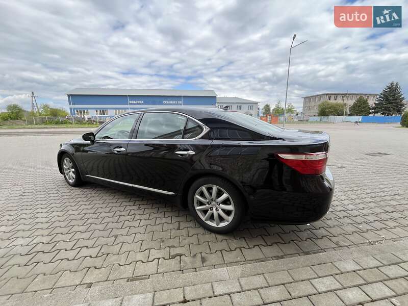 Седан Lexus LS 2007 в Нововолынске