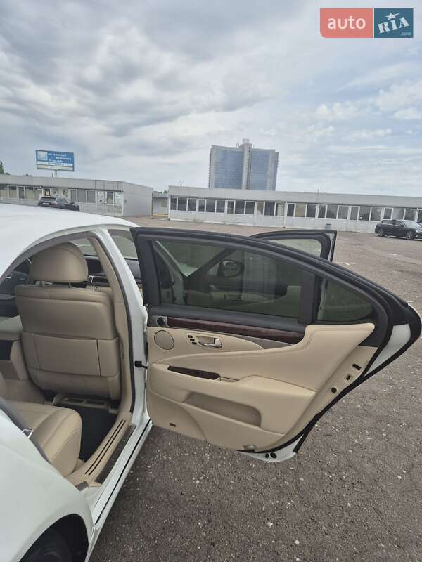 Седан Lexus LS 2013 в Киеве