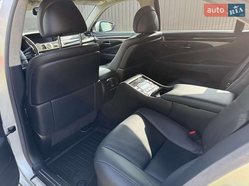 Седан Lexus LS 2014 в Луцке