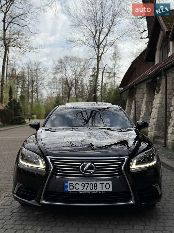 Седан Lexus LS 2013 в Львові