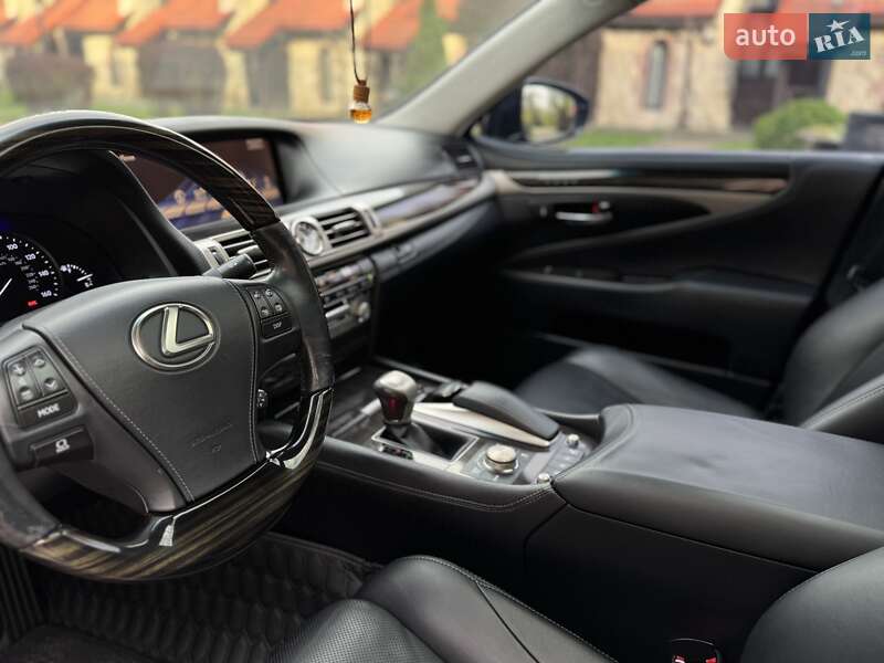 Седан Lexus LS 2013 в Львові
