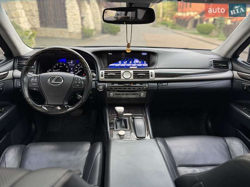 Седан Lexus LS 2013 в Львові
