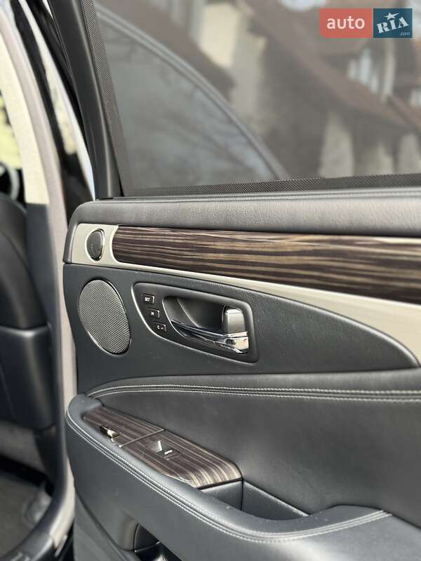 Седан Lexus LS 2013 в Львові