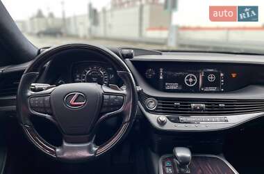 Седан Lexus LS 2018 в 