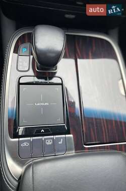 Седан Lexus LS 2018 в 