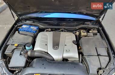 Седан Lexus LS 2005 в 