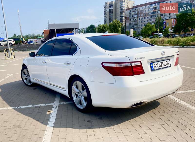 Седан Lexus LS 2008 в Сумах