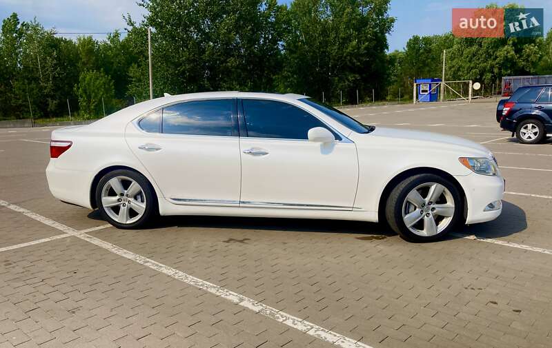 Седан Lexus LS 2008 в Сумах