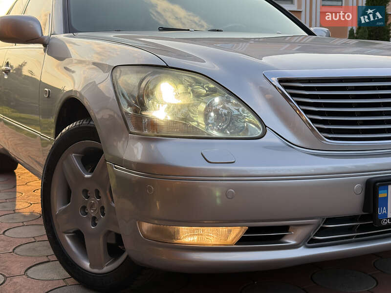 Седан Lexus LS 2004 в Вараше
