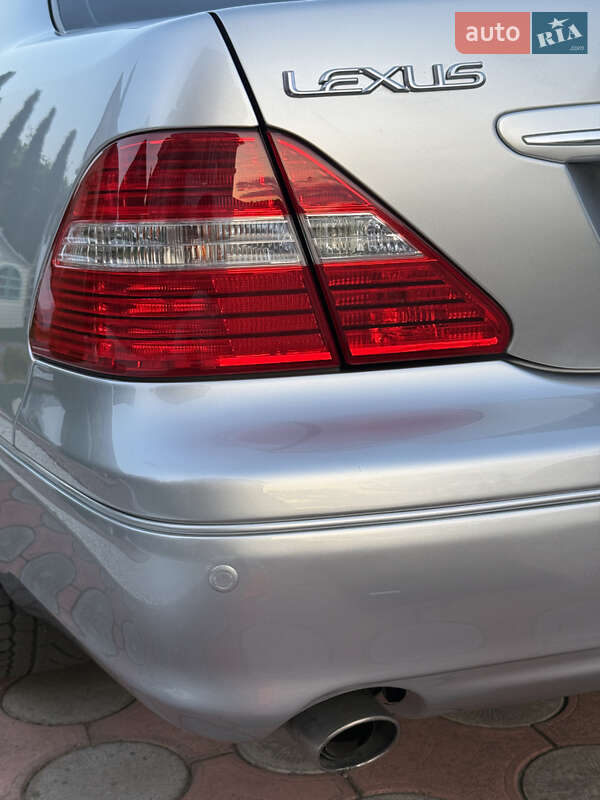 Седан Lexus LS 2004 в Вараше