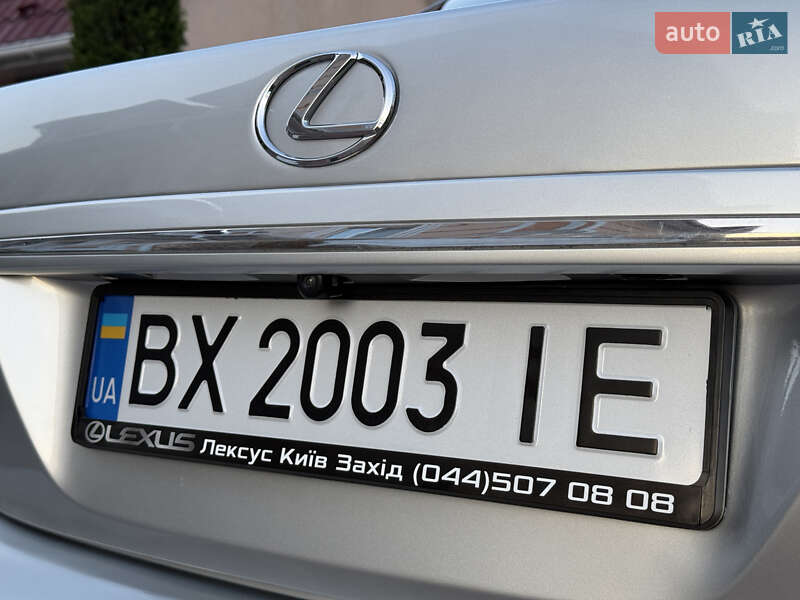 Седан Lexus LS 2004 в Вараше