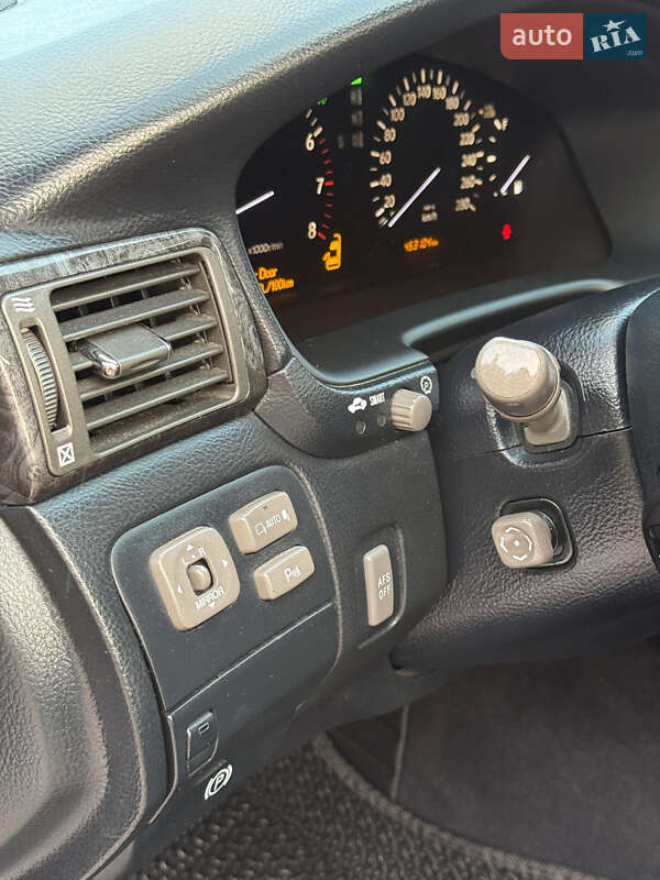 Седан Lexus LS 2004 в Вараше