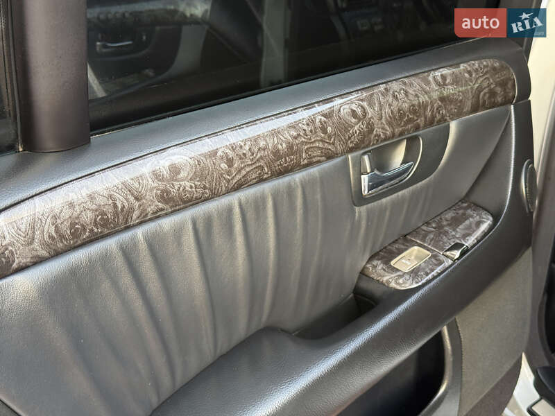 Седан Lexus LS 2004 в Вараше
