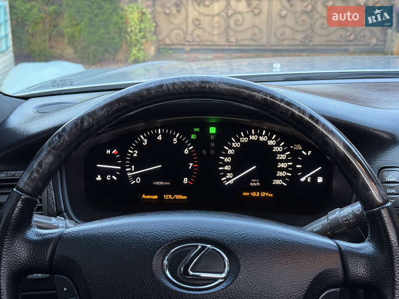 Седан Lexus LS 2004 в Вараше