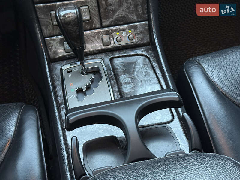 Седан Lexus LS 2004 в Вараше