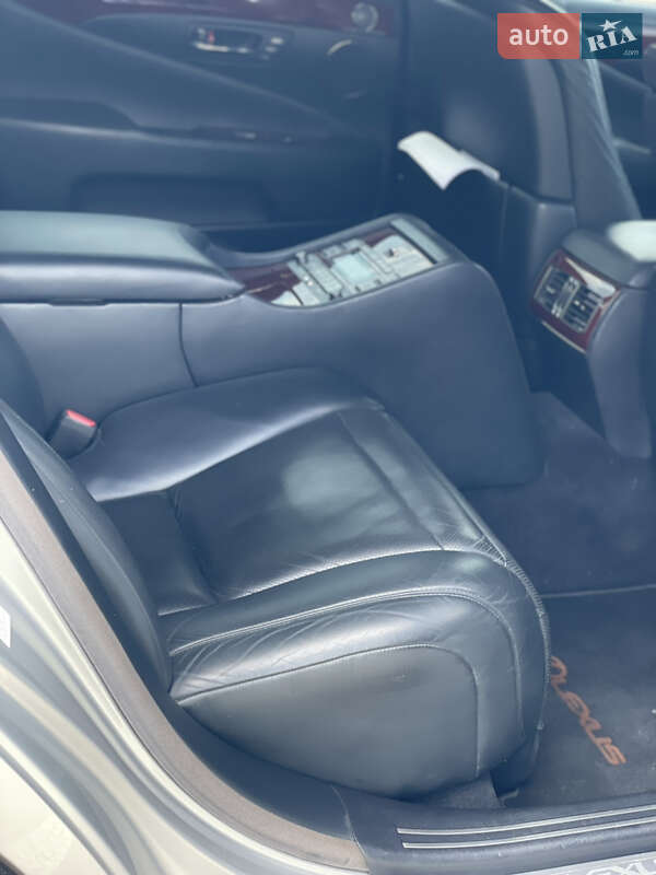 Седан Lexus LS 2008 в Дніпрі