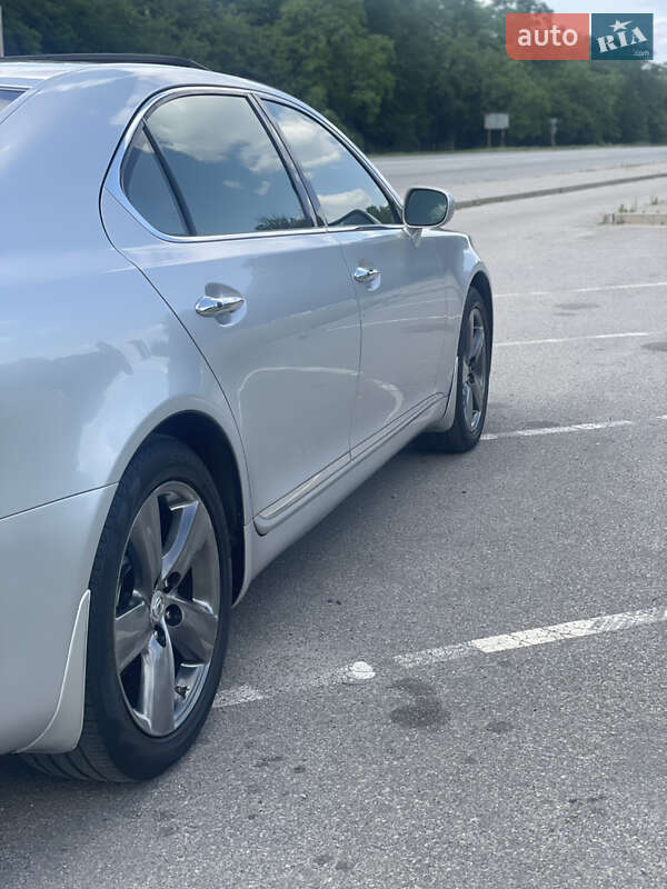 Седан Lexus LS 2008 в Дніпрі