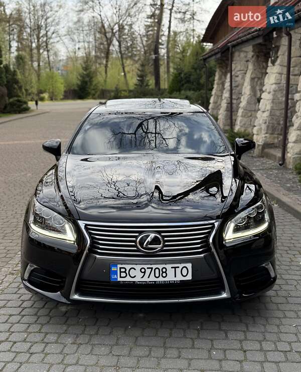 Седан Lexus LS 2013 в Львове