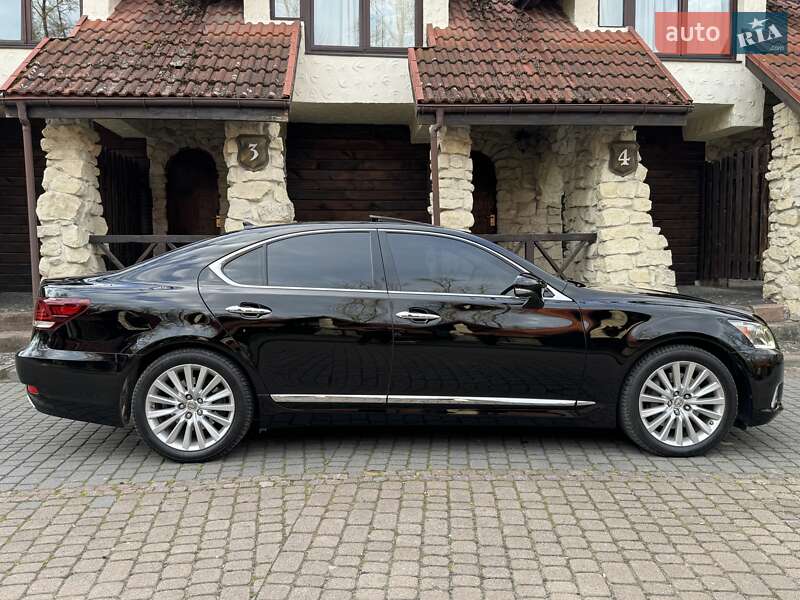 Седан Lexus LS 2013 в Львове