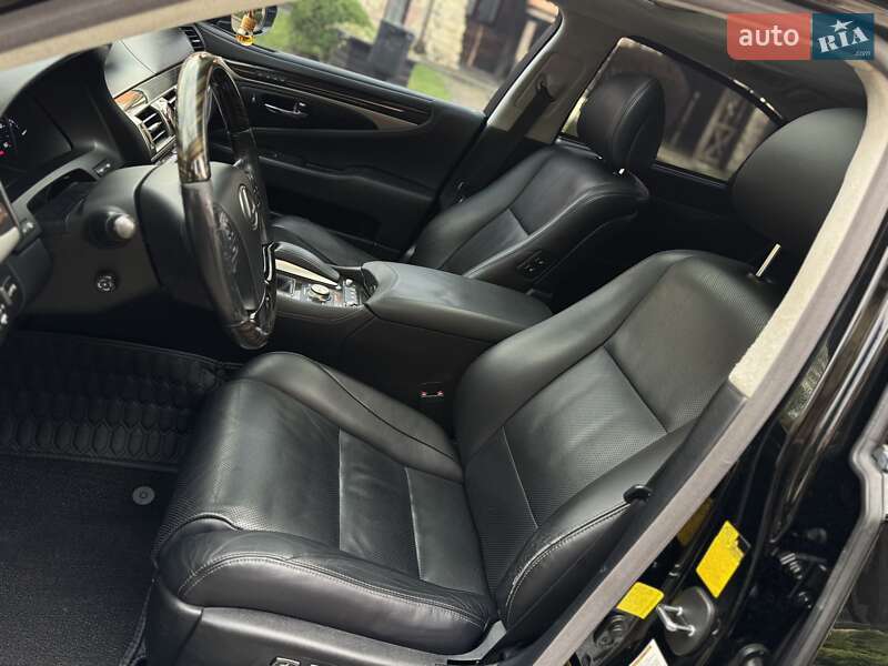 Седан Lexus LS 2013 в Львове