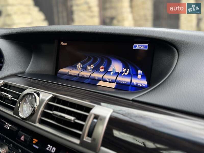 Седан Lexus LS 2013 в Львове