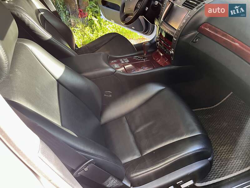 Седан Lexus LS 2008 в Сумах