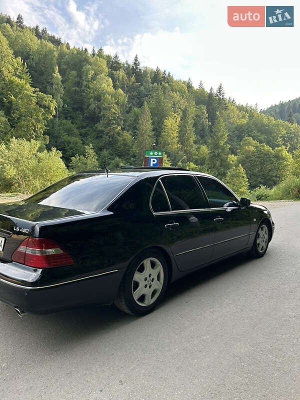 Седан Lexus LS 2004 в Яремче