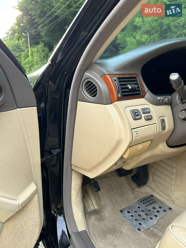 Седан Lexus LS 2004 в Яремче