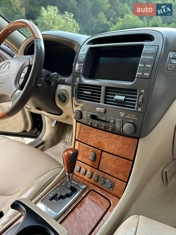 Седан Lexus LS 2004 в Яремче