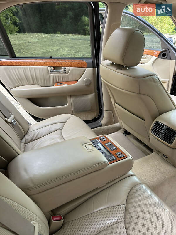 Седан Lexus LS 2004 в Яремче