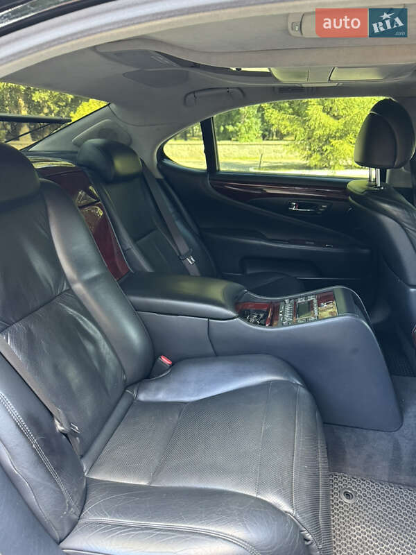 Седан Lexus LS 2007 в Шполе