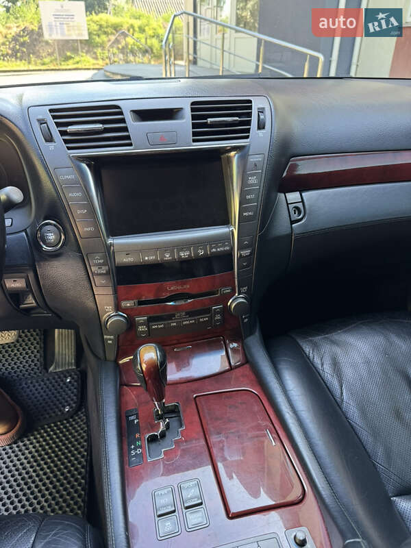 Седан Lexus LS 2007 в Шполе
