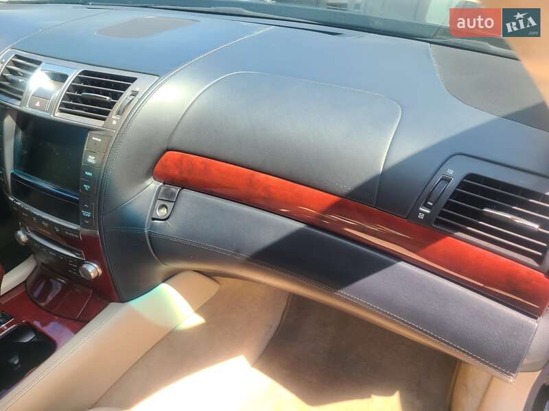 Седан Lexus LS 2011 в Киеве
