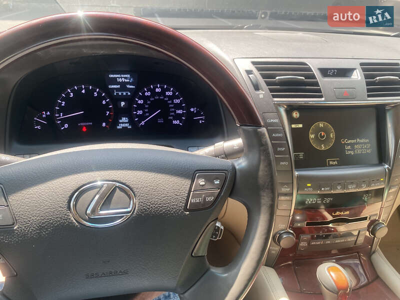 Седан Lexus LS 2008 в Киеве