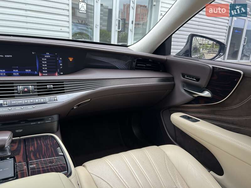 Седан Lexus LS 2018 в Киеве